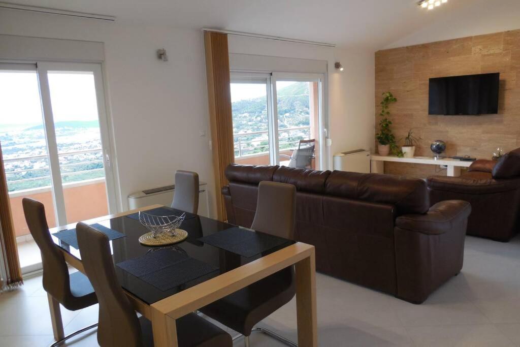 Apartment Jukic Klis Buitenkant foto